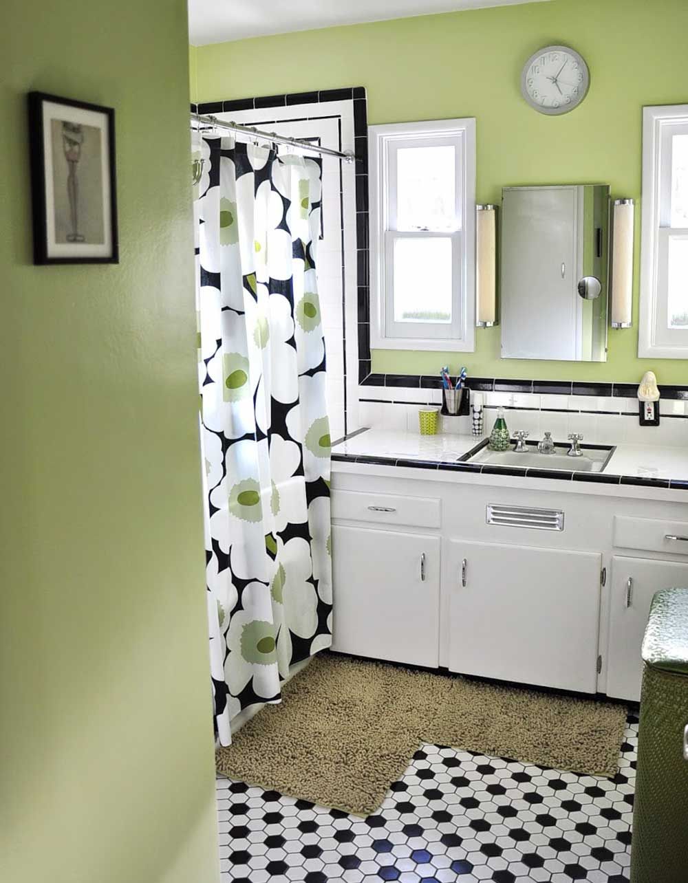 Featured image of post What Colors Go With Black And White Bathroom