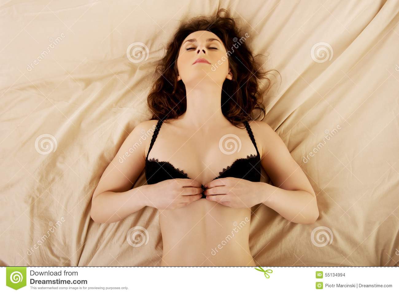 Featured image of post Woman Taking Off Her Bra